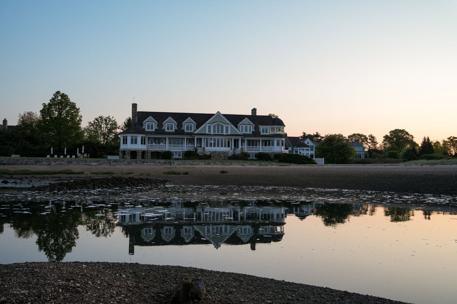 Substantial private residence with lawns of the calibre suited to a large corporate delegation